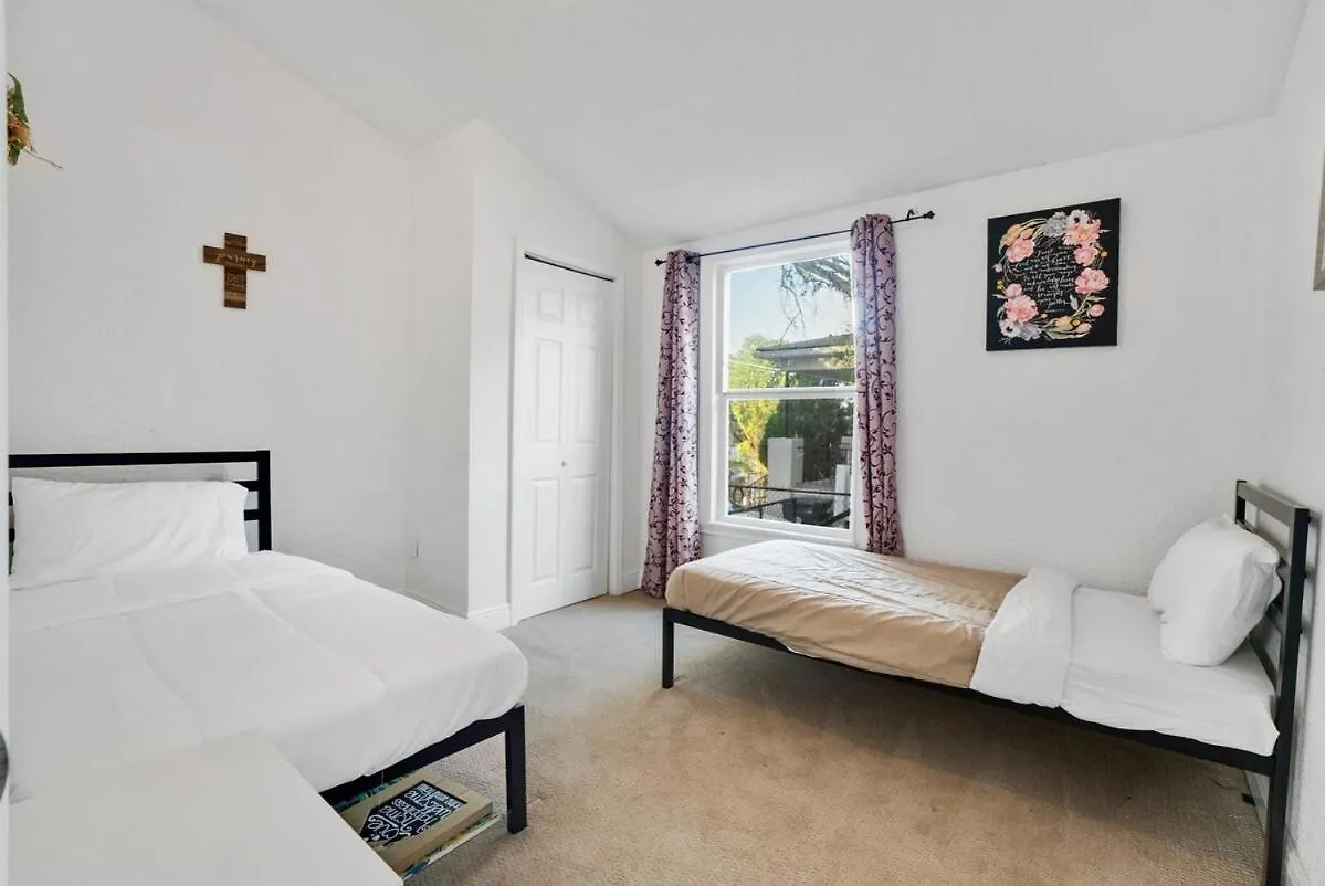 Holiday home Sleek & Stylish- Perfect Spot Villa Tampa