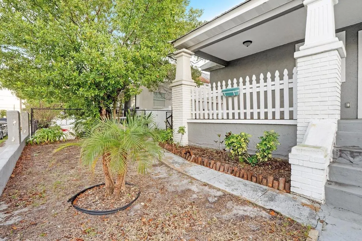 Holiday home Sleek & Stylish- Perfect Spot Villa Tampa