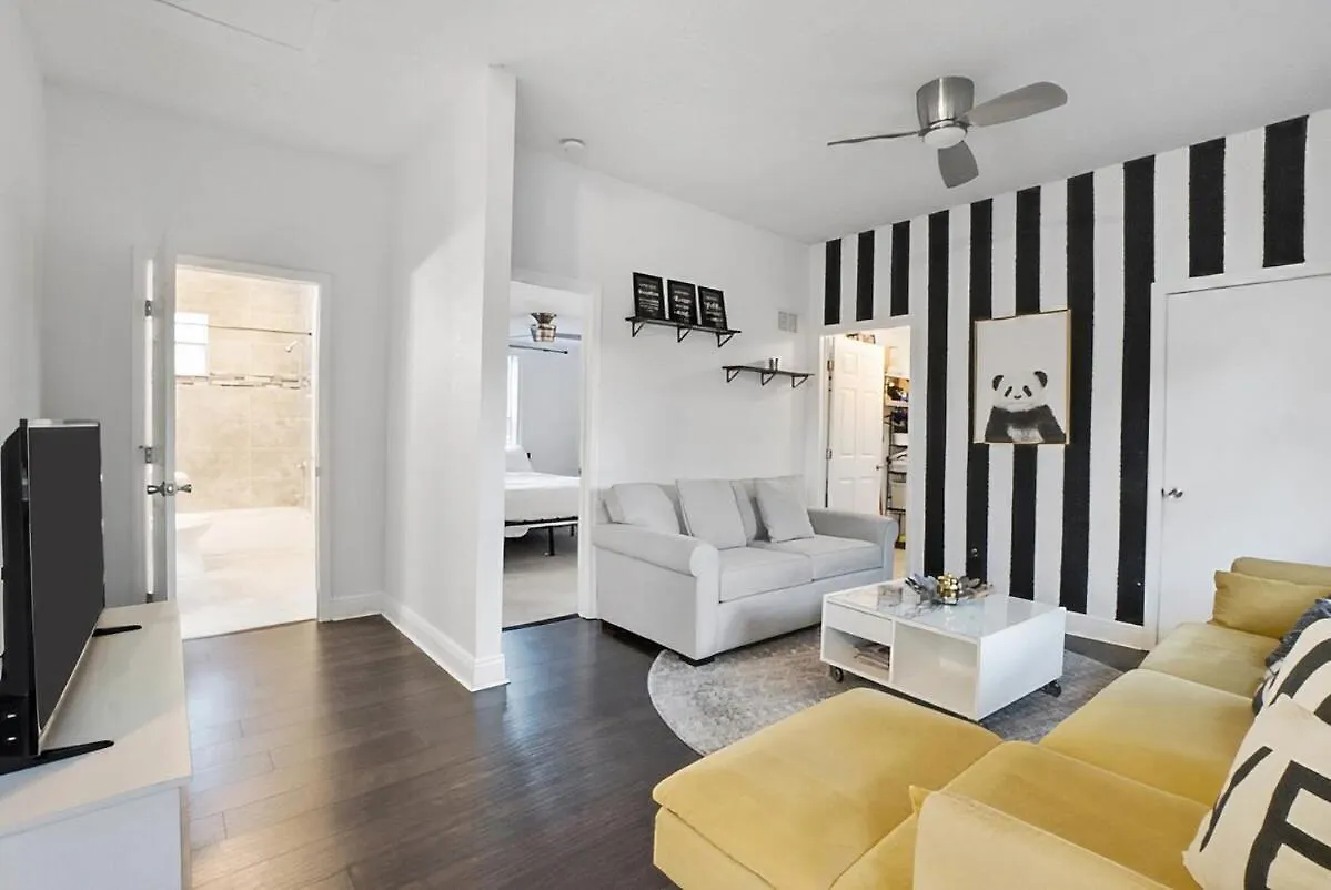 Sleek & Stylish- Perfect Spot Villa Tampa Holiday home