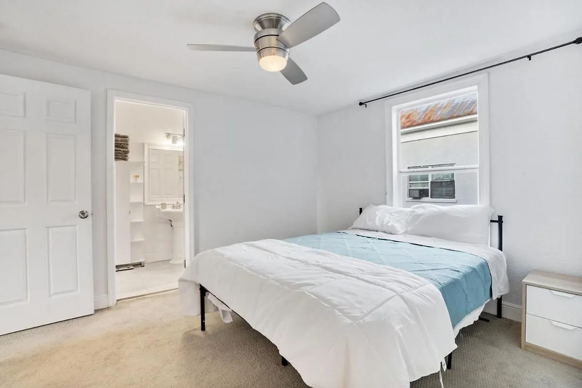 Sleek & Stylish- Perfect Spot Villa Tampa 0*,
