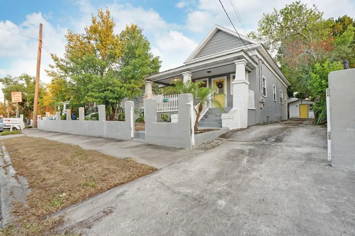 Holiday home Sleek & Stylish- Perfect Spot Villa Tampa