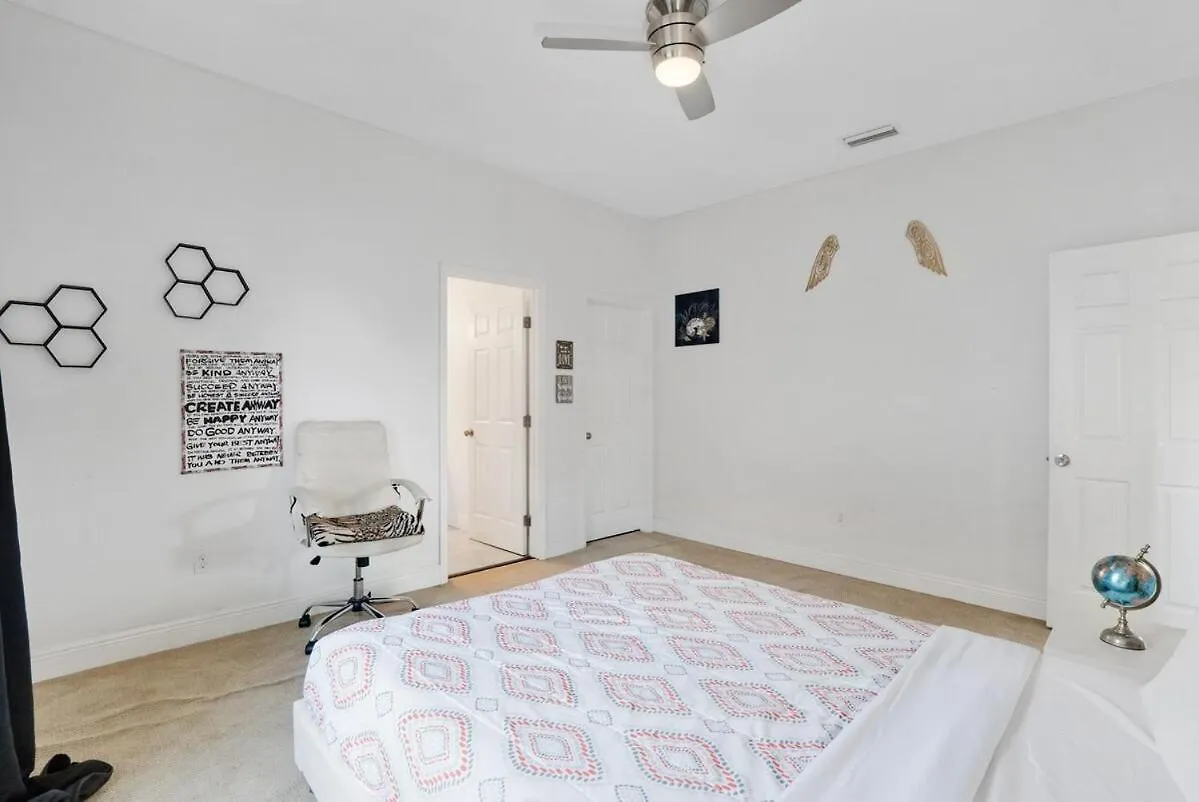 Sleek & Stylish- Perfect Spot Villa Tampa