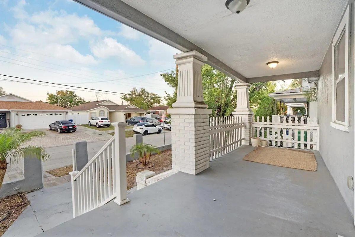 Holiday home Sleek & Stylish- Perfect Spot Villa Tampa United States