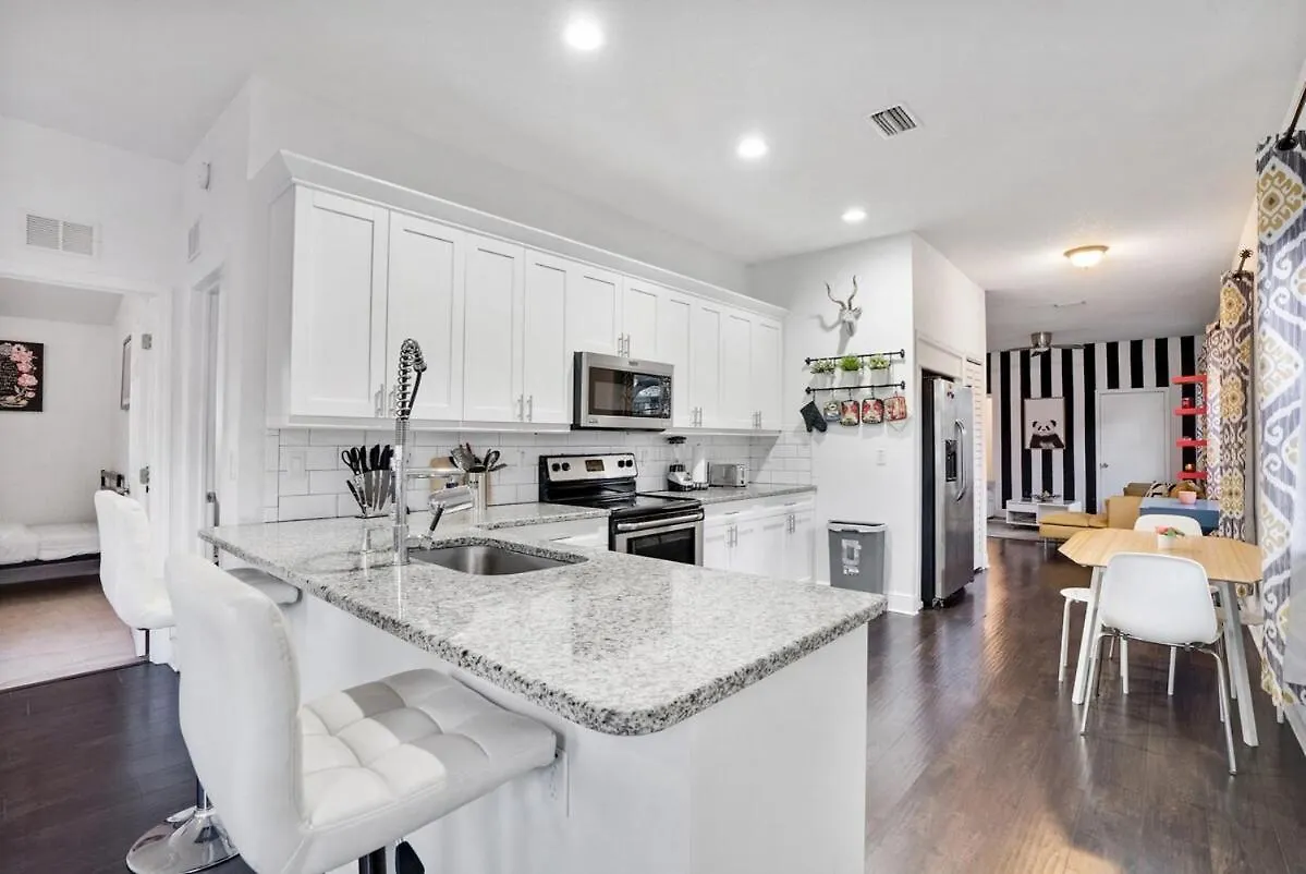 Sleek & Stylish- Perfect Spot Villa Tampa United States