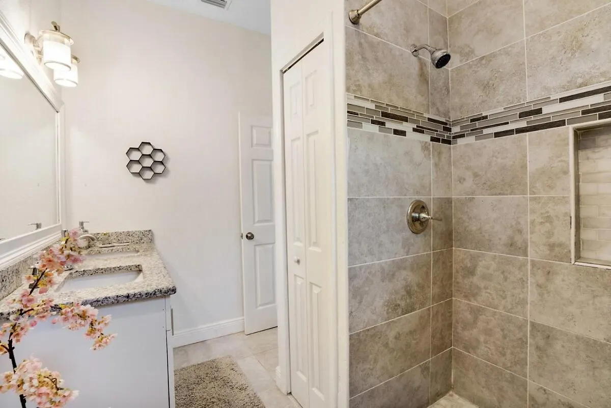 Holiday home Sleek & Stylish- Perfect Spot Villa Tampa