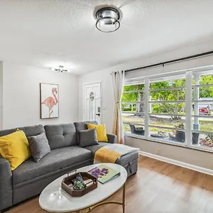  Holiday home Heated Pool! Paradise In Midtown 3b2b