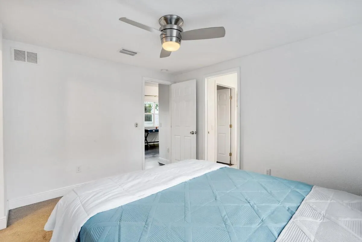 Sleek & Stylish- Perfect Spot Villa Tampa